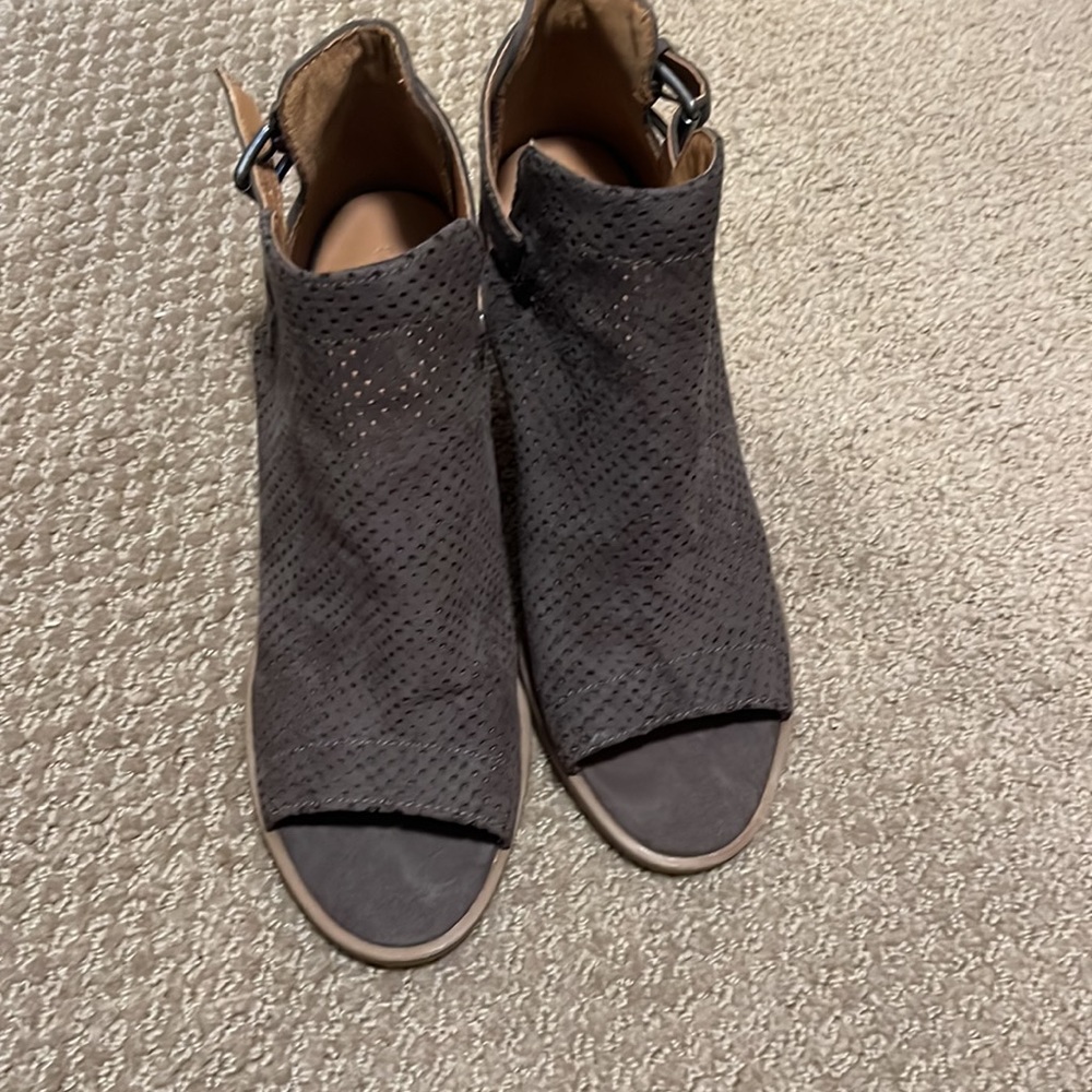 Sandals - Picture 2 of 2